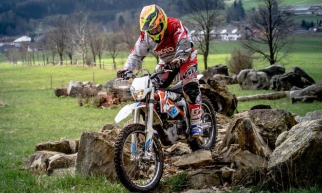 Motorky na trialové trati