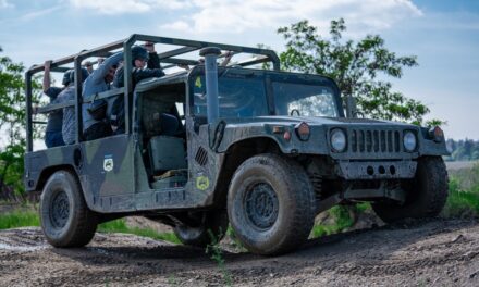 Humvee: Řízení + safari jízda na korbě